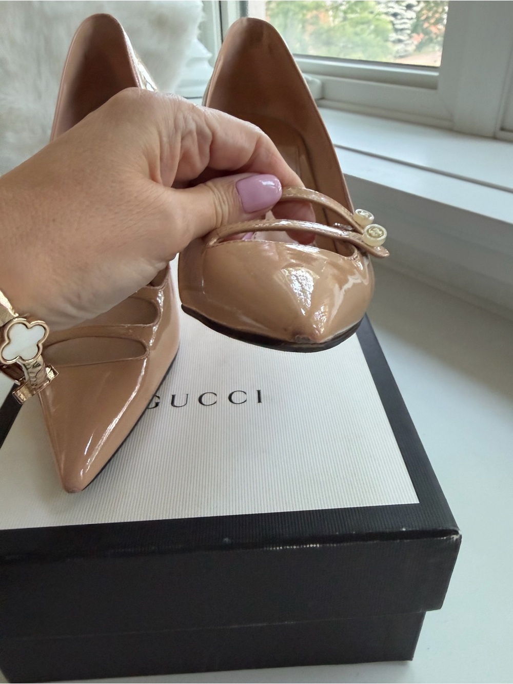 Gucci Patent Leather Pointed-Toe Pumps in Nude - Picture 3 of 6